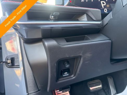 Used 2025 Chevrolet Corvette Stingray Coupe w/ 1LT image 16