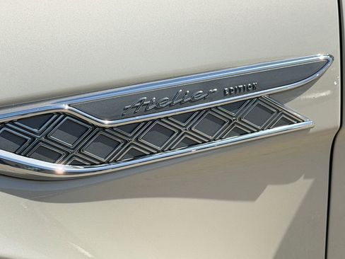 Used 2025 Bentley Bentayga image 14