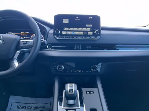 New 2025 Mitsubishi Outlander 4WD Plug-In Hybrid image 9