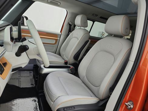 Used 2025 Volkswagen ID. Buzz 1st Edition AWD/4WD image 10