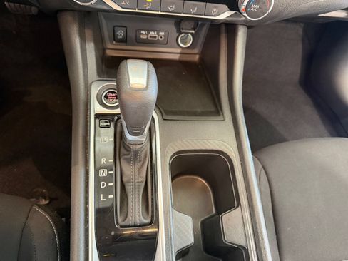 Used 2025 Nissan Sentra SV FWD image 40