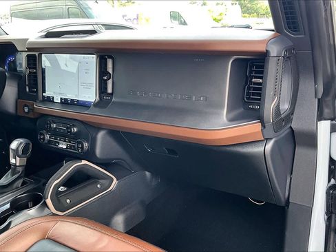 Used 2024 Ford Bronco Outer Banks image 17