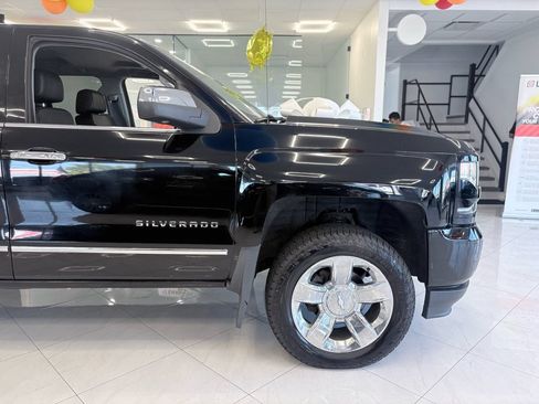 Used 2017 Chevrolet Silverado 1500 LTZ Z71 w/ LTZ Plus Package AWD/4WD image 9