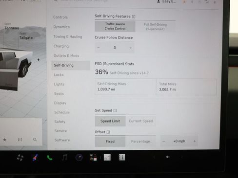 Used 2025 Tesla Cybertruck AWD Crew Cab image 17