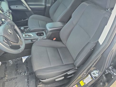 Used 2017 Toyota RAV4 XLE image 19