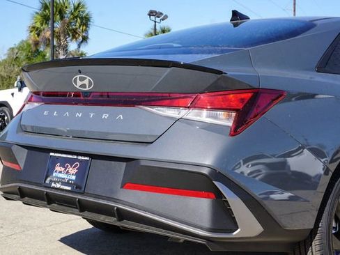 New 2026 Hyundai Elantra SEL Sport FWD image 5