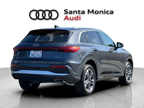 Used 2025 Audi Q5 Premium w/ Convenience Package AWD/4WD image 2