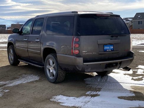 Used 2011 GMC Yukon XL Denali image 11