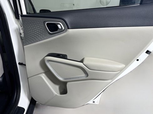Used 2024 Kia Soul LX FWD image 27