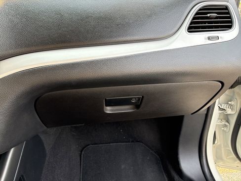 Used 2020 Dodge Journey SE w/ Blacktop Package image 19