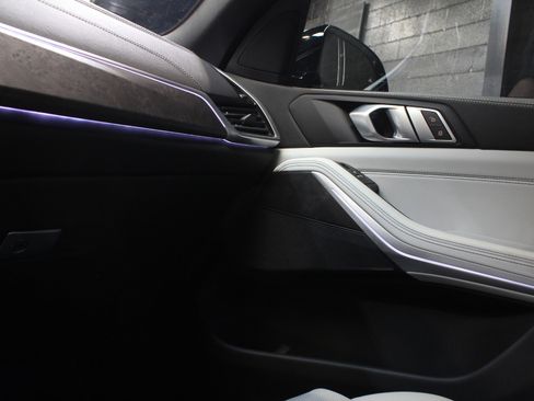 Used 2023 BMW X5 xDrive40i w/ M Sport Package image 82