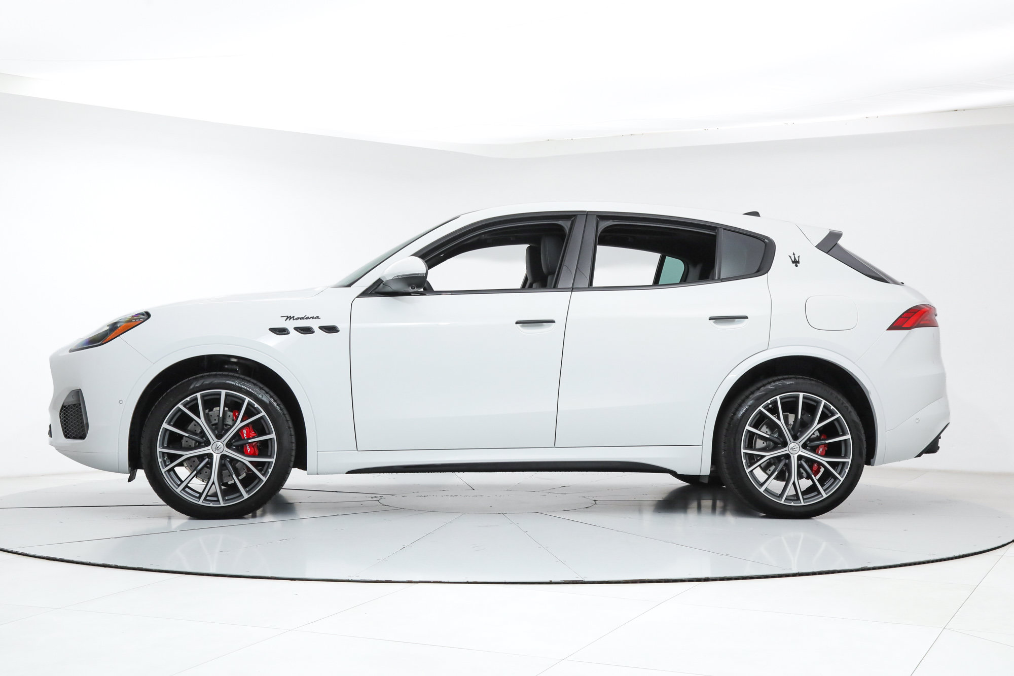 Used 2026 Maserati Grecale Modena AWD/4WD image 2