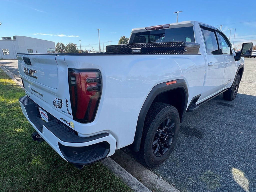 Used 2024 GMC Sierra 2500 AT4 w/ Technology Package AWD/4WD image 10