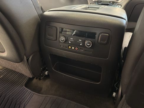 Used 2016 GMC Yukon XL SLT w/ Open Road Package AWD/4WD image 28