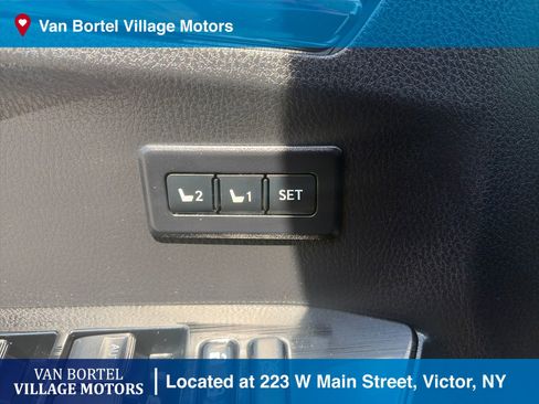 Used 2018 Toyota RAV4 Limited AWD/4WD image 12