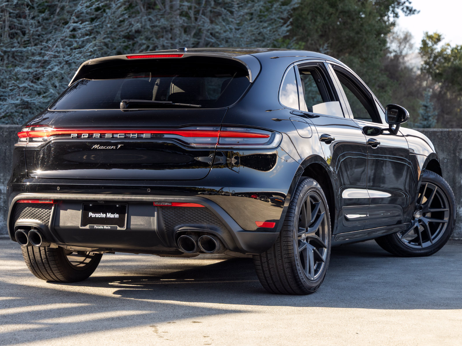 Certified 2025 Porsche Macan Turbo AWD/4WD image 11
