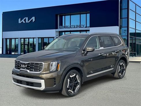 New 2025 Kia Telluride S image 3