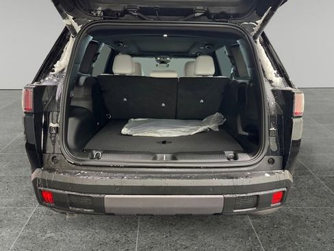 Used 2026 Jeep Cherokee Limited image 13