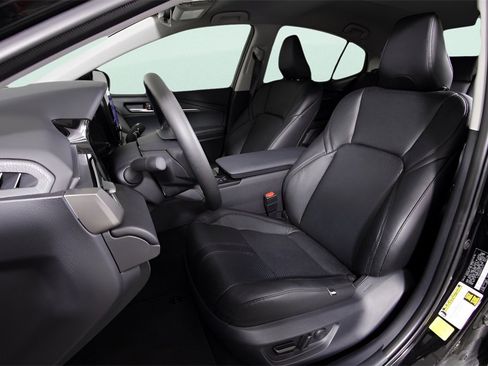 Used 2025 Toyota Camry LE image 13