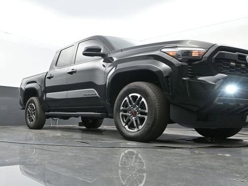Used 2024 Toyota Tacoma TRD Sport image 9