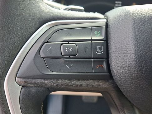 Used 2025 Jeep Grand Cherokee L Limited AWD/4WD image 23
