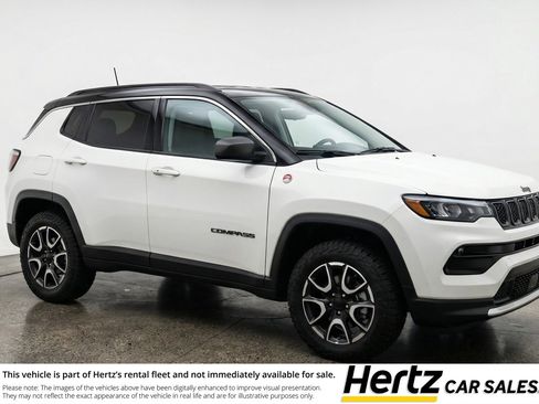 Used 2025 Jeep Compass Trailhawk AWD/4WD image 1