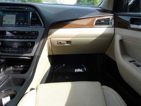 Used 2016 Hyundai Sonata Limited w/ Option Group 04 FWD image 19