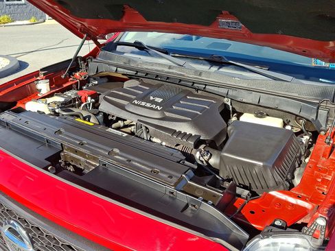 Used 2020 Nissan Titan SV w/ SV Convenience Package image 29