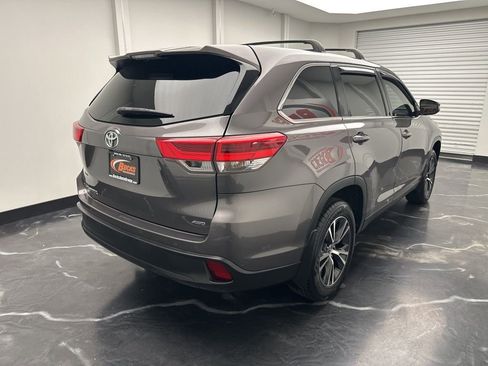 Used 2019 Toyota Highlander LE image 3
