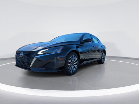 Certified 2024 Nissan Altima 2.5 SV FWD image 8