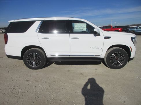 New 2026 GMC Yukon Elevation image 3