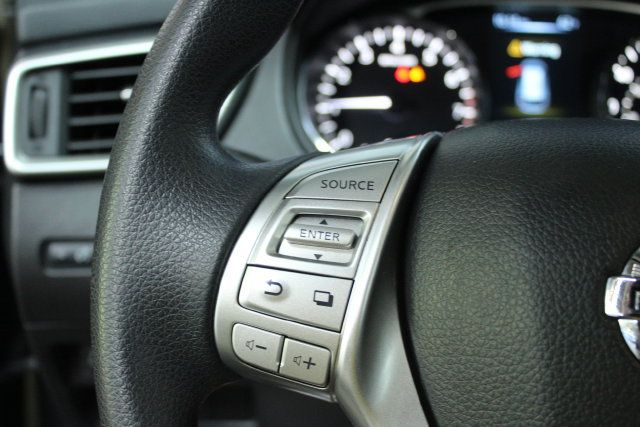 Used 2015 Nissan Rogue S FWD image 16
