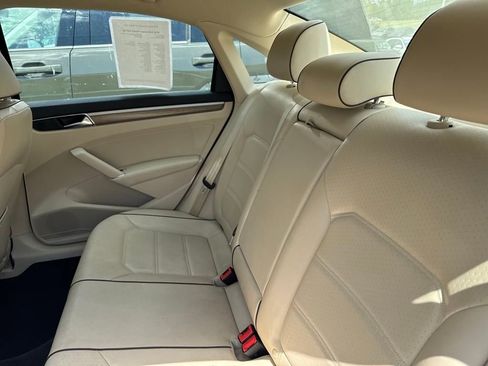 Used 2018 Volkswagen Passat 2.0T SE image 32