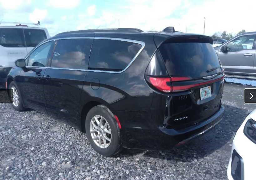 Used 2022 Chrysler Pacifica Touring-L FWD image 4
