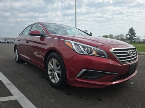 Used 2016 Hyundai Sonata SE image 1