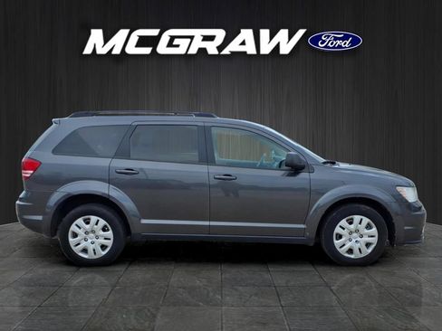 Used 2020 Dodge Journey SE w/ SE Popular Equipment Group FWD image 3