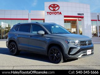 Used 2022 Volkswagen Taos SE video 1