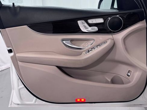 Used 2019 Mercedes-Benz C 300 4MATIC Sedan image 16