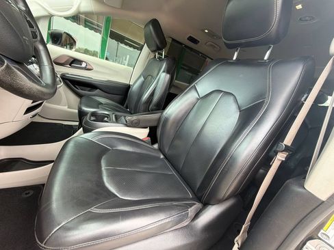 Used 2021 Chrysler Voyager Lxi FWD image 21