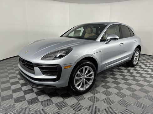 Certified 2025 Porsche Macan image 1