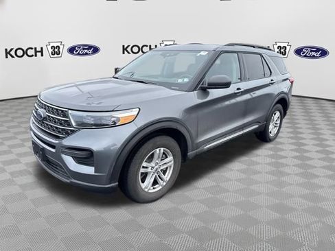 Used 2024 Ford Explorer XLT image 3