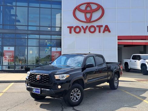 Used 2018 Toyota Tacoma SR5 AWD/4WD image 1