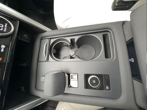 Used 2025 Land Rover Discovery S AWD/4WD image 47