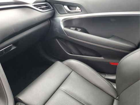 Used 2025 Genesis G70 2.5T image 15