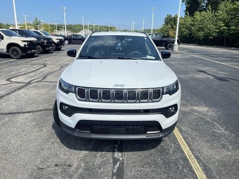 Used 2024 Jeep Compass Latitude AWD/4WD image 29