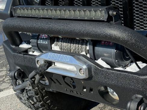 Used 2022 Jeep Wrangler Sport image 31