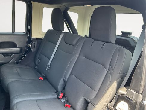 Used 2021 Jeep Wrangler Unlimited Sahara AWD/4WD image 13