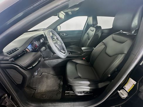 Used 2024 Jeep Compass Latitude w/ Convenience Group AWD/4WD image 13