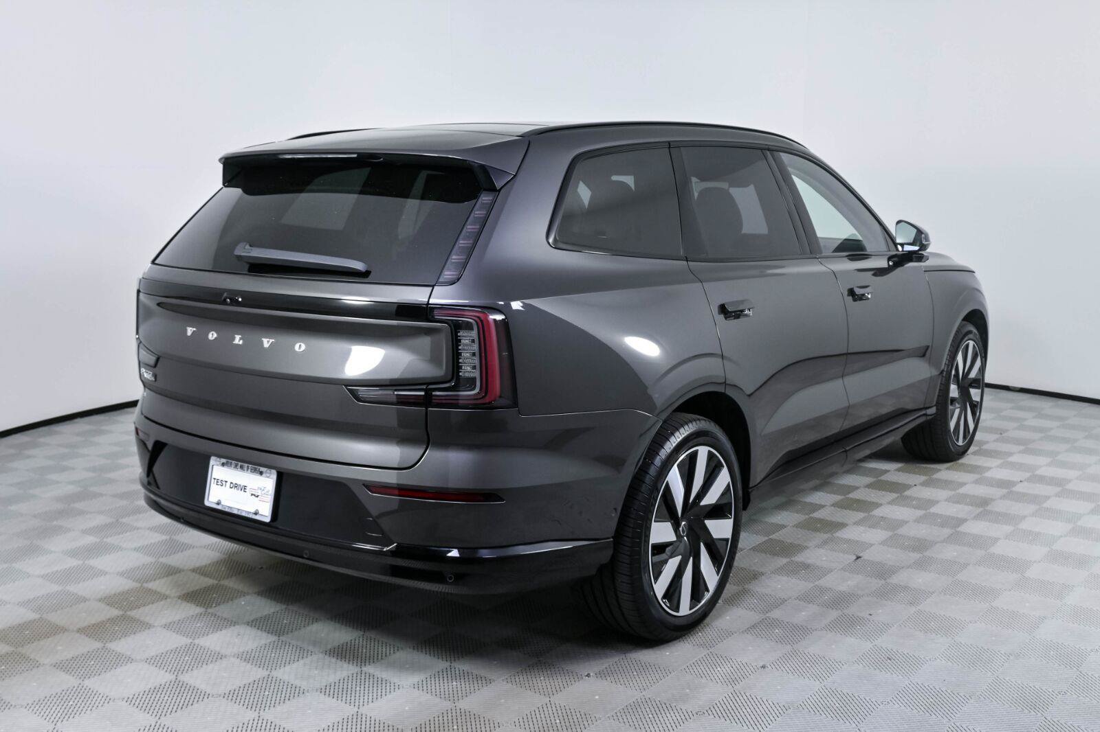 Certified 2025 Volvo EX90 Ultra AWD/4WD image 28