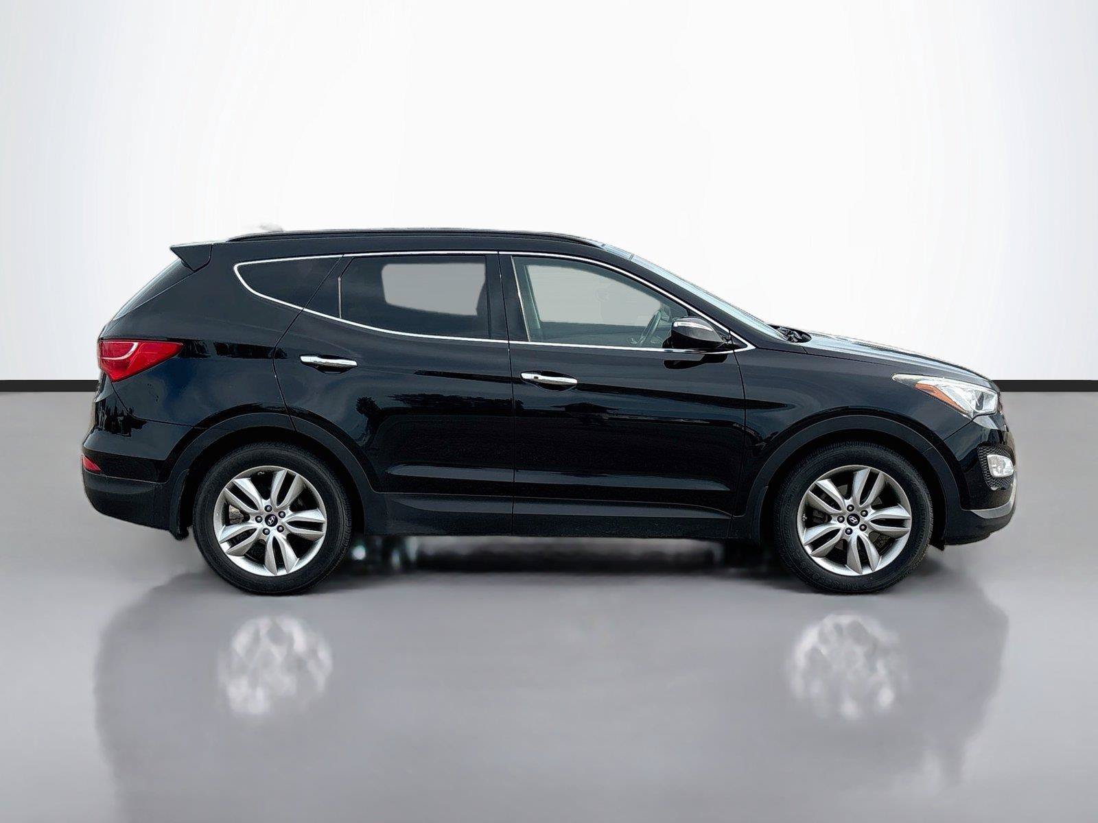 Used 2015 Hyundai Santa Fe Sport 2.0T w/ Option Group 05 AWD/4WD image 18